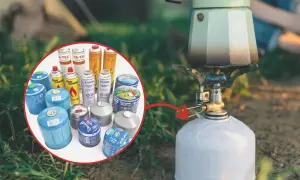 Jak założyć kartusz do kuchenki turystycznej? Zobacz, jak łatwo podłączyć gaz do gotowania na kempingu.
