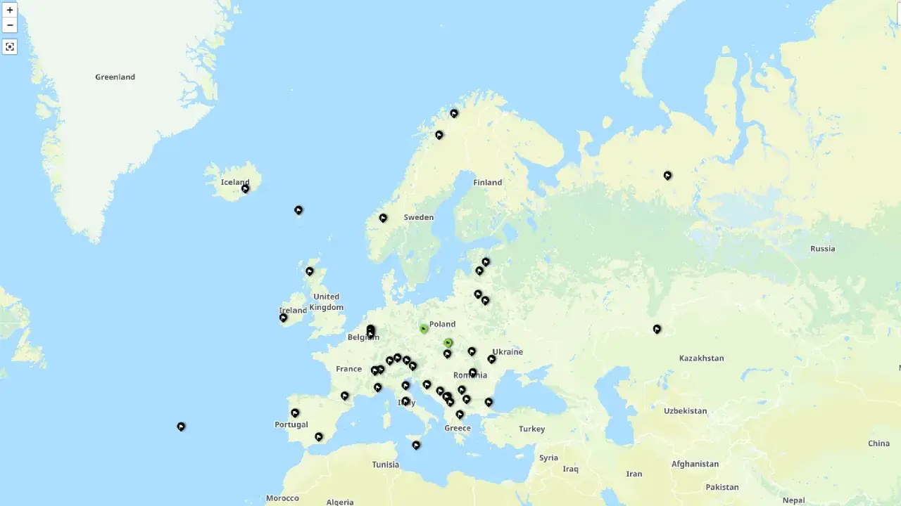 Mapa Europy z zaznaczonymi punktami, które mogą symbolizować korona gór europy. Punkty rozrzucone od Islandii po Rosję.